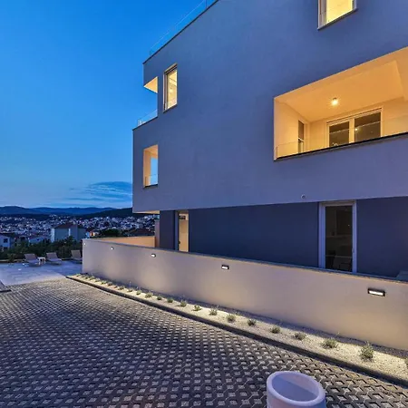Beautiful In Okrug Gornji Apartament Trogir