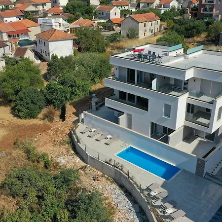 Apartment Beautiful In Okrug Gornji *