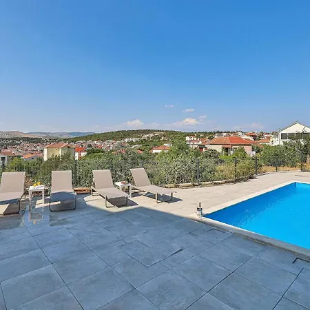 Beautiful In Okrug Gornji Appartement Trogir