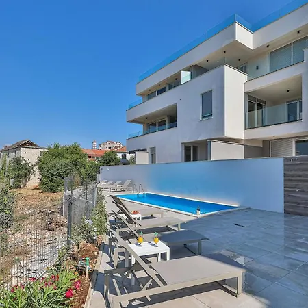 Apartment Amazing In Okrug Gornji With Wifi *