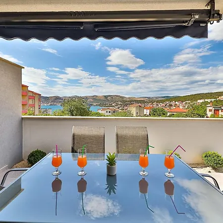 Apartment Amazing In Okrug Gornji With Wifi Trogir