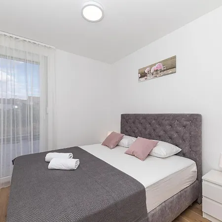 Amazing In Okrug Gornji With Wifi * Trogir