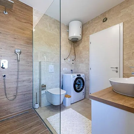 Amazing In Okrug Gornji With Wifi Trogir