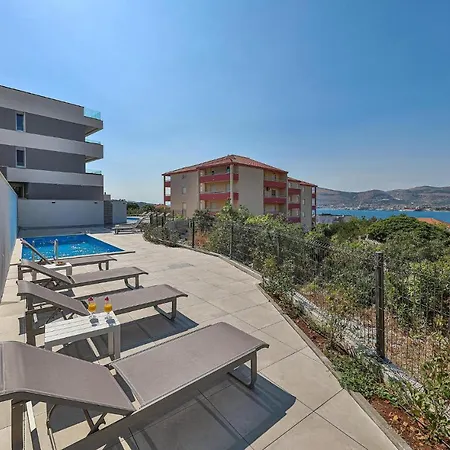 Apartment Amazing In Okrug Gornji With Wifi *