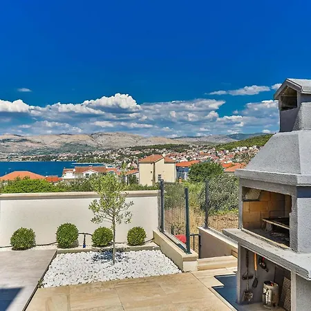 Apartment Amazing In Okrug Gornji With Wifi Trogir