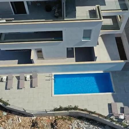 Appartement Beautiful In Okrug Gornji Trogir