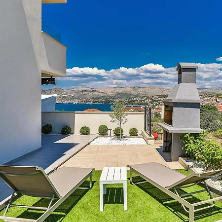 1 Bedroom Amazing In Okrug Gornji Appartement Trogir