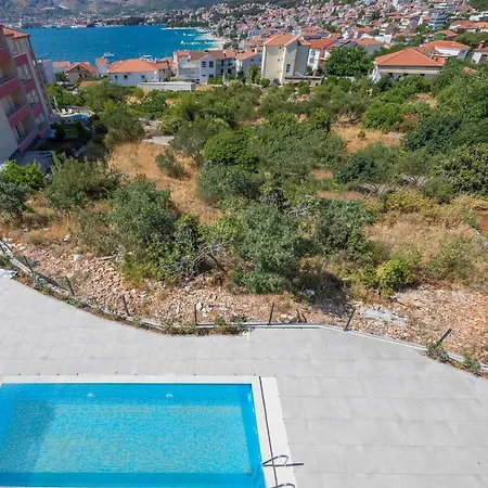 Amazing In Okrug Gornji With Wifi * Trogir
