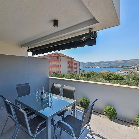 Amazing In Okrug Gornji With Wifi Trogir
