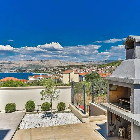 Apartment Beautiful In Okrug Gornji