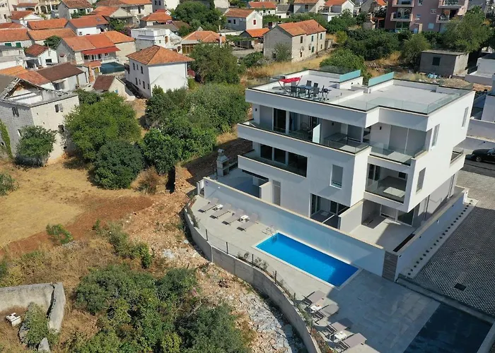 Appartement Beautiful In Okrug Gornji *