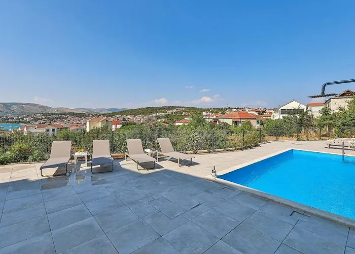 Beautiful In Okrug Gornji Appartement Trogir