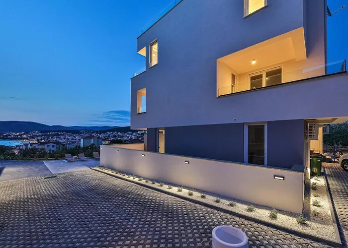 Beautiful In Okrug Gornji Appartement Trogir