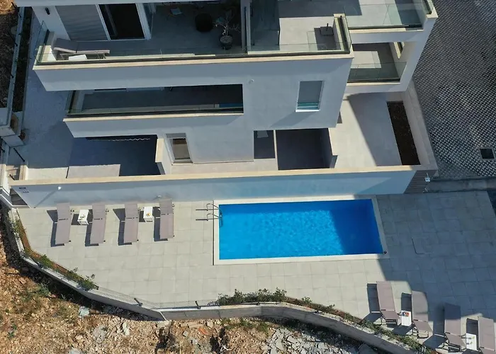 Appartement Beautiful In Okrug Gornji Trogir