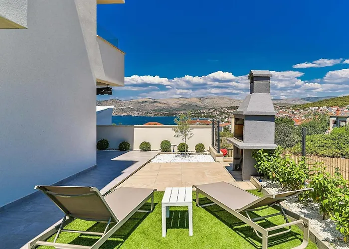 Beautiful In Okrug Gornji Appartement Trogir